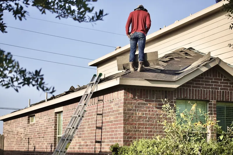 Professional roofer working on a residential roof in El Cerro Mission